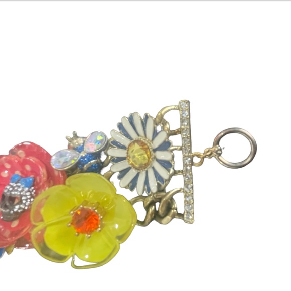 SALE!!! Betsy Johnson Vintage statement toggle bracelet. - Picture 6 of 7